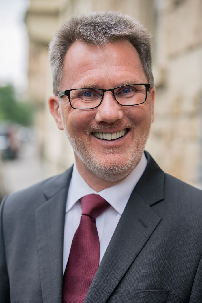 Portrait von Dr. Melchinger